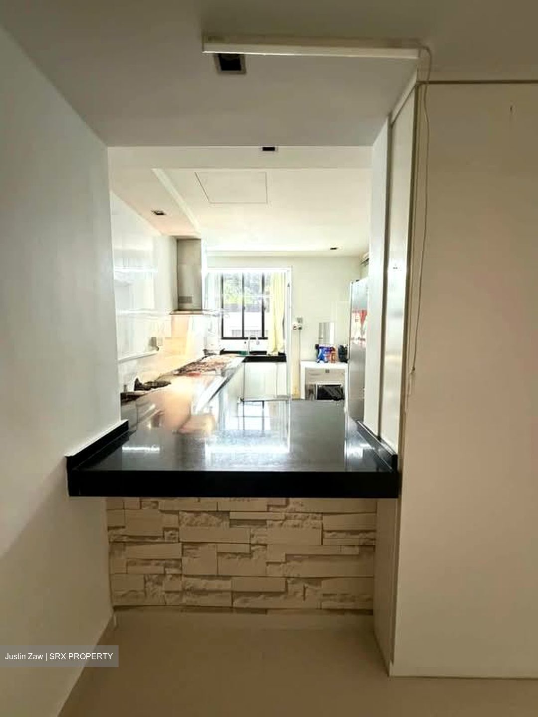 Parkview Apartments (D23), Apartment #569258591
